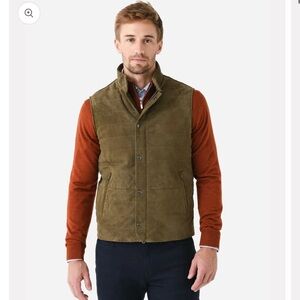 PETER MILLAR
Crown Crafted Men's Vantage Suede Vest